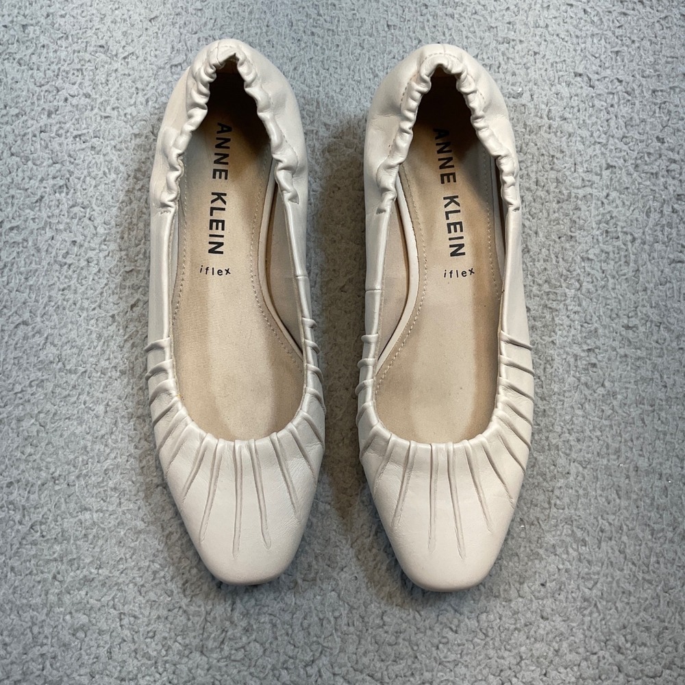 Anne Klein AKCRYSTELL Flats Womens 6.5M Cream Pleated Square Toe Metallic Heel